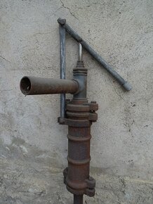 Historická retro industriální pumpa - 8