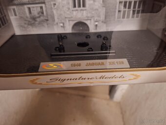 Jaguár XK 120 1:18 - 8