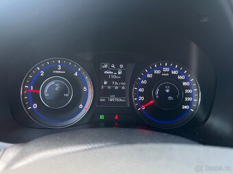 Prodám 2017 Hyundai i40 cw 1.7 crdi 104 kw - 8