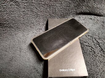 Samsung Galaxy Z Flip 6 - 8