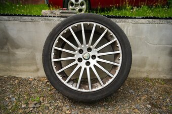 Prodám originální alu disky+ pneu Alfa Romeo - 8