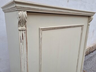 KRÁSNÁ STARÁ SKŘÍN V PATINĚ - 8