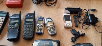 Starožitná stará elektronika telefony walkman atd - 8