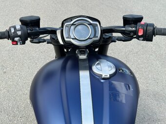 Nový Triumph Rocket 3 R STORM - 8
