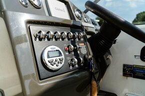 MOTOROVÁ LOĎ BAYLINER 842 CU - 8