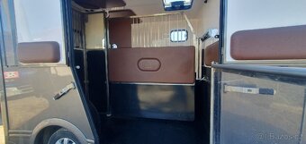 Přepravník pro dva koně a pět osob - 8