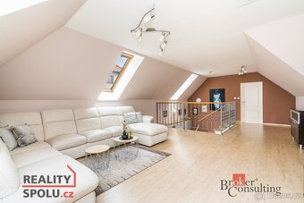 Prodej, komerční/obchodní prostory, 1138 m2, Na Návsi 33, 25 - 8