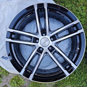 Alu Dezent TZ DARK 8x19 5x112 ET 49, 57.1 senzory SPĚCHÁ - 8
