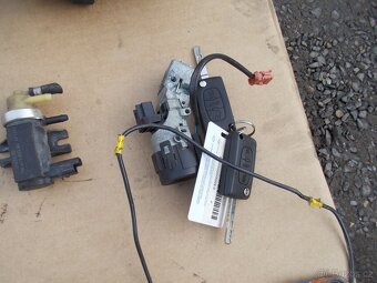 Díly 2. Peugeot 407 SW 2.0HDI 100kw - 8