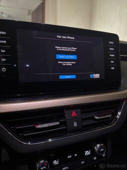 Quad Lock - Wireless CarPlay Adaptor - 8