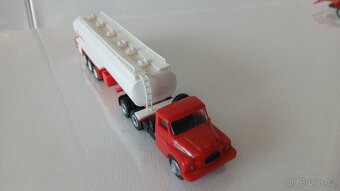 Tatra 148 tahač s návěsem cisterna Benzina a Mercedes Benz - 8