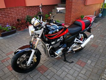 Suzuki GSX 1400 K4 - 8