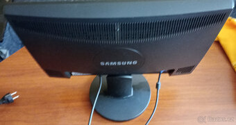Samsung 2043NW - LCD 20", 1680x1050, 5ms, 8.000:1, 300 cd/m - 8