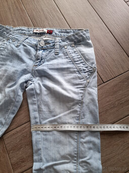 Světle modré džíny vel. S-M - 8