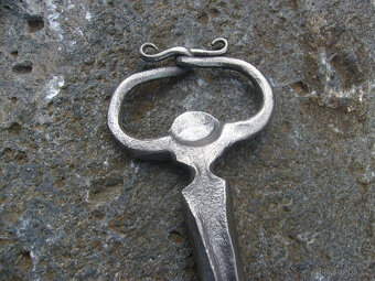 Kovaý otvírák na pivo apod - 8