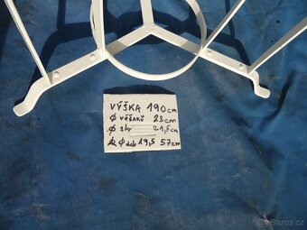 Věšák na kabáty , čepice a deštniky . - 8