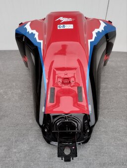 Nádrž Honda Africa Twin 1100 + poškoz. díly - 8