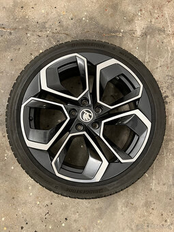 Octavia - originál komplet zimní kola.Jako nové.8mm.Přivezu - 8