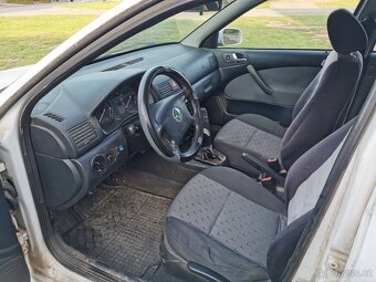 Škoda Octavia, 1,6, 75 kW, benzín. R. 2001 - 8