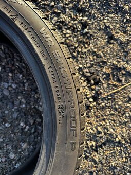 235/40/R19 - 8