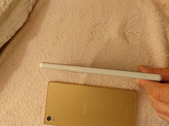 Prodám 2x tel. Sony Xperia - 8