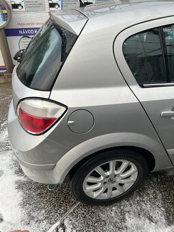 Opel Astra H 1.4i r.v 2004 66kw, první majitel Čr - 8