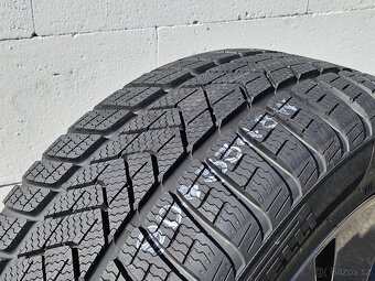 Pěkná nová zimní orig alu Škoda Superb 3, Pirelli 235/45/18 - 8