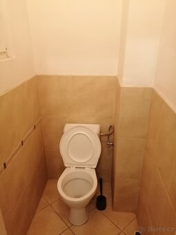 Pronájem 2+1, ulice Příční, centrum, 70 m2, balkon, komora - 8