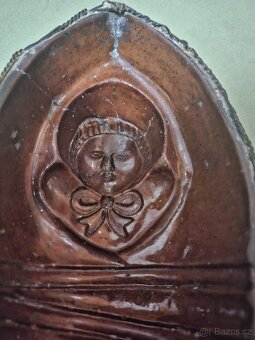 Starožitná hliněná pletená forma miminko - 8