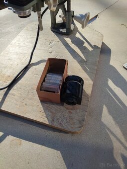 Zvětšovací zařízení a prohlížeč negativů - 8