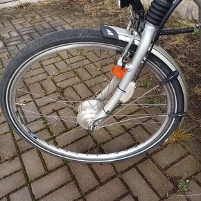 Dámské elektrokolo. - 8