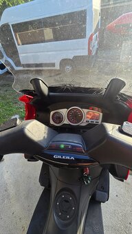 Skútr Gilera Nexus 300 - 8