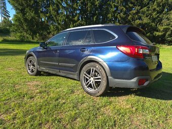 Subaru Outback 2.5i - 8