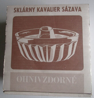 Retro váha, modré nádobí a žáruvzdorné sklo - 8