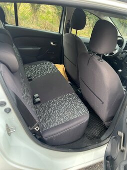 Dacia Sandero - 8