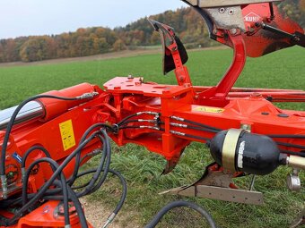 pluh Kuhn Vari Leader hydraulicky jištěný - 8