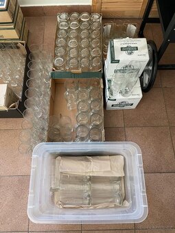 Pivní sklo 340 ks, Nealko sklo 60 ks. 10.000,- nebo 35,-/ks - 8