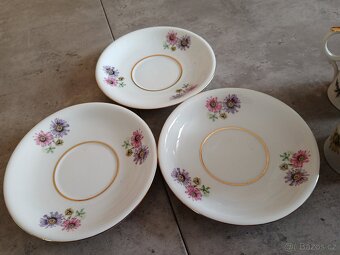 Krásný set hrnků s podšálky - 8