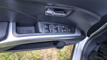 Mitsubishi Outlander II 2.0 DI-D 4x4 - 8