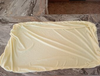 Žluté prostěradla 60x120cm 18kusů á 30kč - 8
