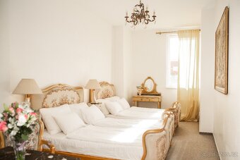 Prodám hotelový nábytek 20 pokoj - 8