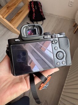 Sony a7 tělo + objektiv FE50mm F1,8 + příslušenství - 8