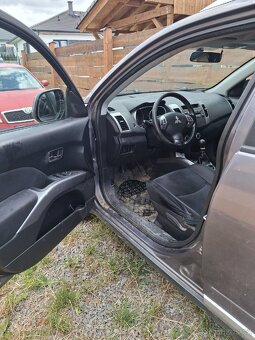 Mitsubishi Outlander 2007 na náhradní díly - 8