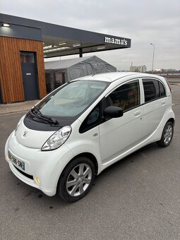 Peugeot iOn electric - 8