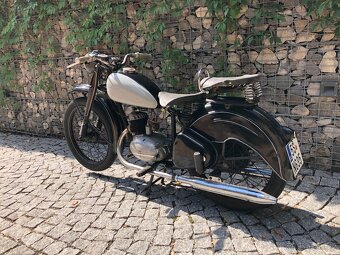 ČZ 125 T z roku 1949 s TP - 8