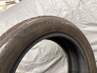 prodám zimní 205/55/17 Goodyear a Michelin - 8