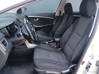 Hyundai i30 1,4 73 kW KOMBI TRIKOLOR - 8