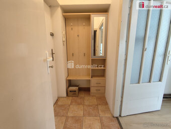 Pronájem bytu 1 + 1, 40 m2, balkon přes 2 místnosti, sklep, - 8
