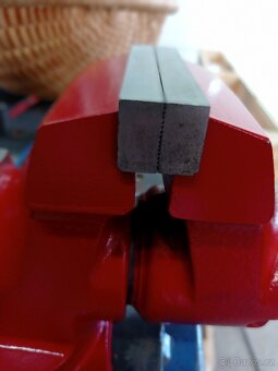 Svěrák York 100L - 8