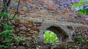 Prodej atyp.st.pozemek(1100 m2)areál zámku,Police u Jemnice - 8